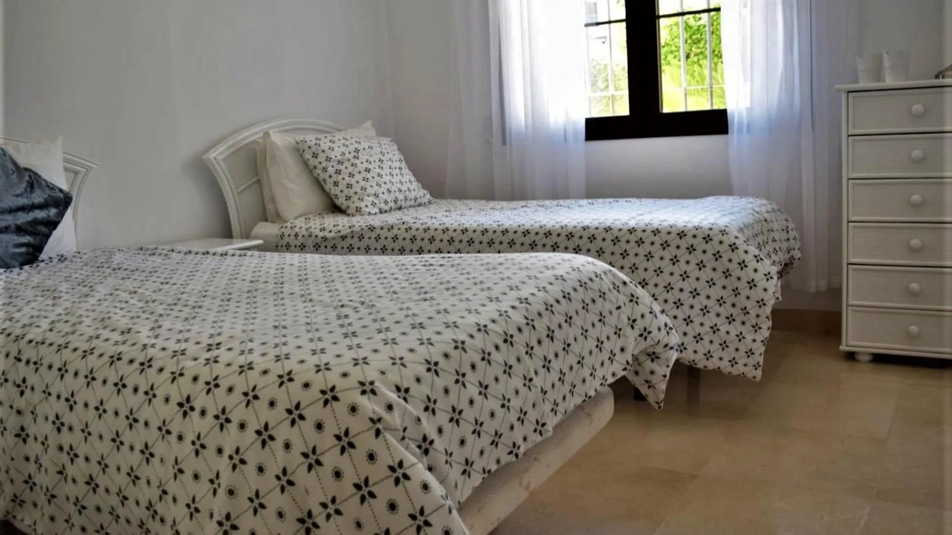Superior 3Br Golfla Apartment Minutes From Puerto Banus & Marbella Malaga Spain